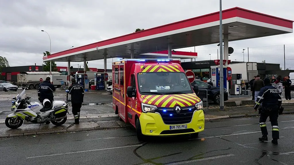 One Killed, Four Wounded in Suspected Terrorist Shooting Near Paris